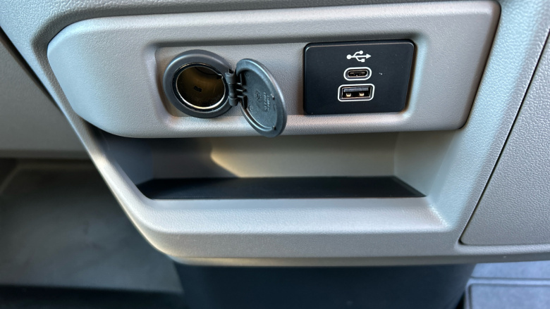 Ford Transit Custom E-320 L1 Rwd 100kW 65kWh H1 Van Limited Auto